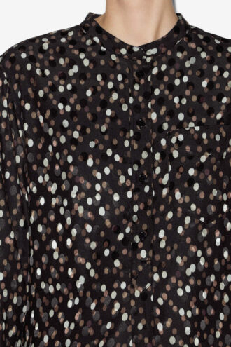 Blusa de seda con estampado de lunares