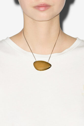 Collar de latón con acabado dorado Ella