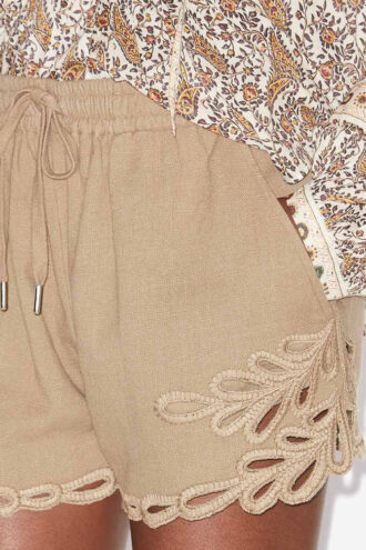 Pantalones cortos Safa con bordado calado